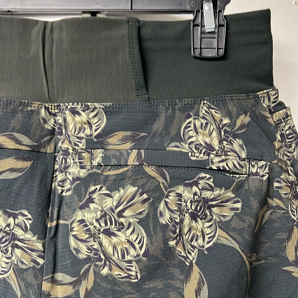 Athleta brand Trekkie North green printed shorts. - Picture 4 of 6